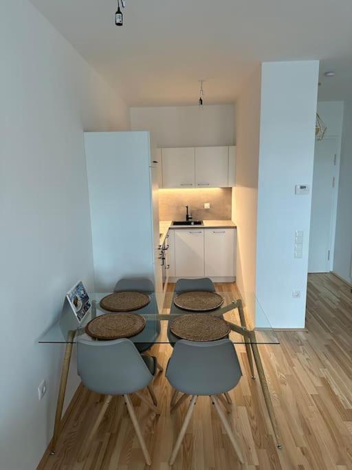 Exclusive Brandnew Apartment U3 Виена Екстериор снимка